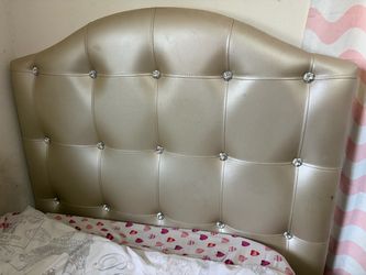 Joli Twin bed & Chest in good condition
