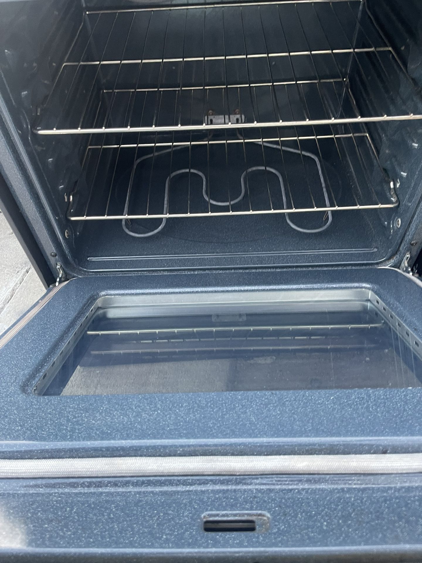 Ge Electric Stove 30” Black 220v