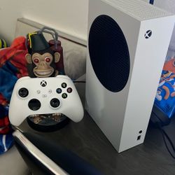 Xbox series X with controller and holder 