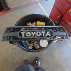 96-02 3rd Gen 4runner Grill