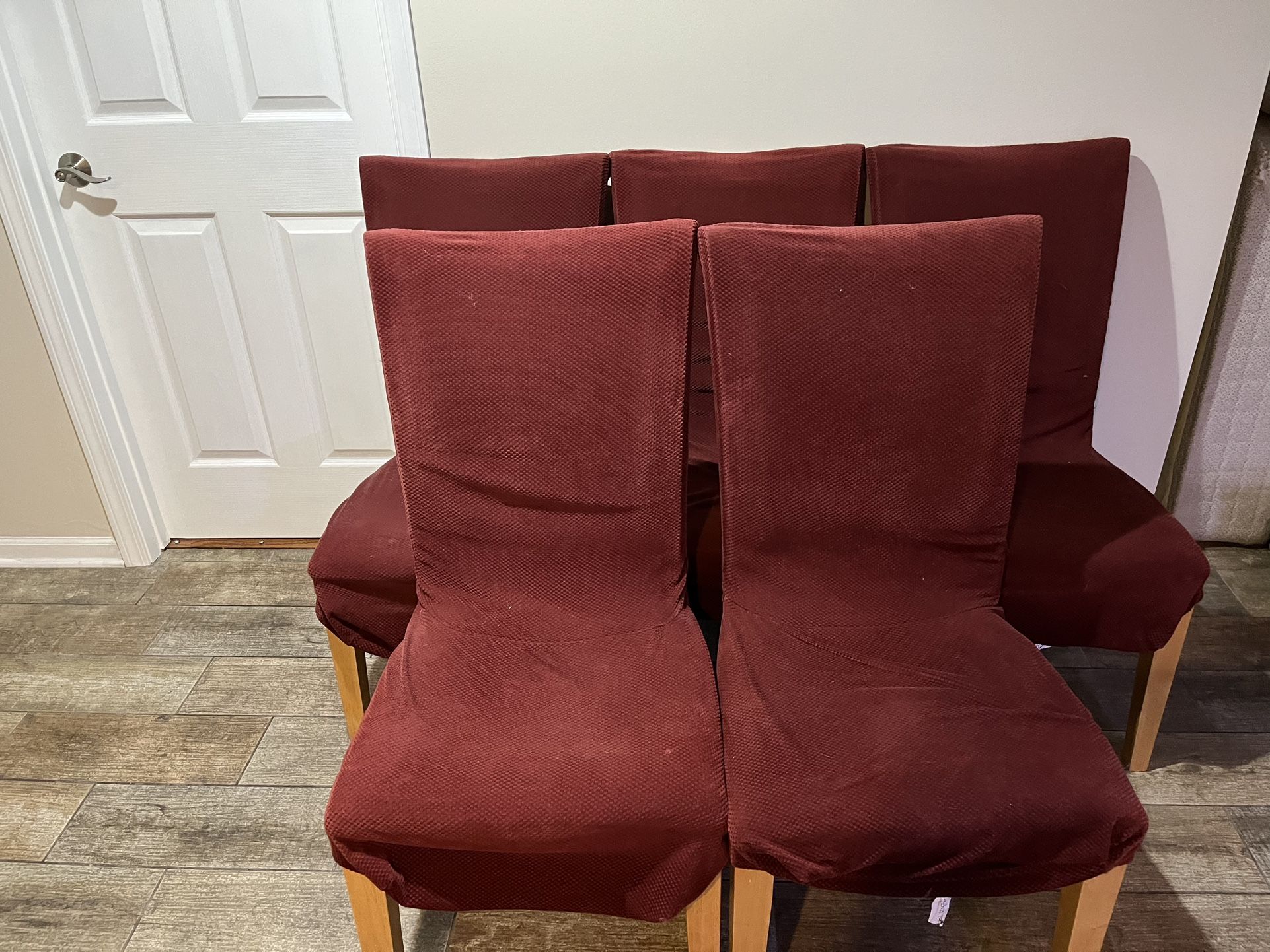 5 Chairs With Seat Covers