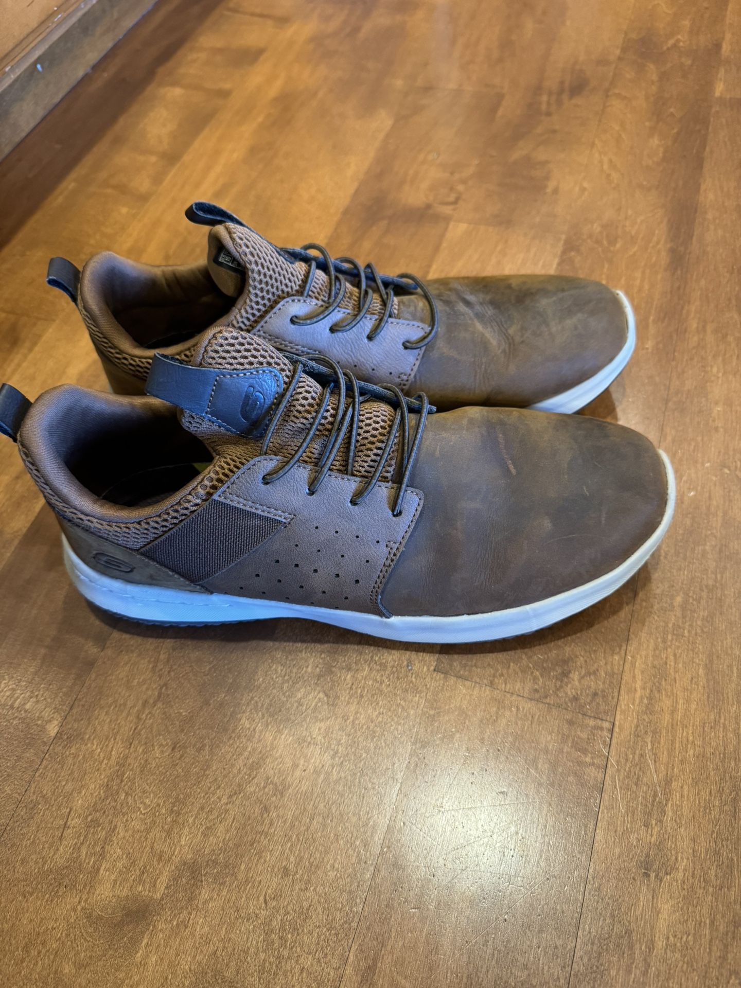 Men’s Skechers Classic Fit Leather Sneakers Shipping Available