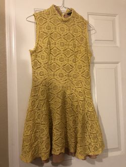 Yellow dress, sleeveless