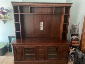 Entertainment center
