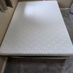 Queen mattress with box base set