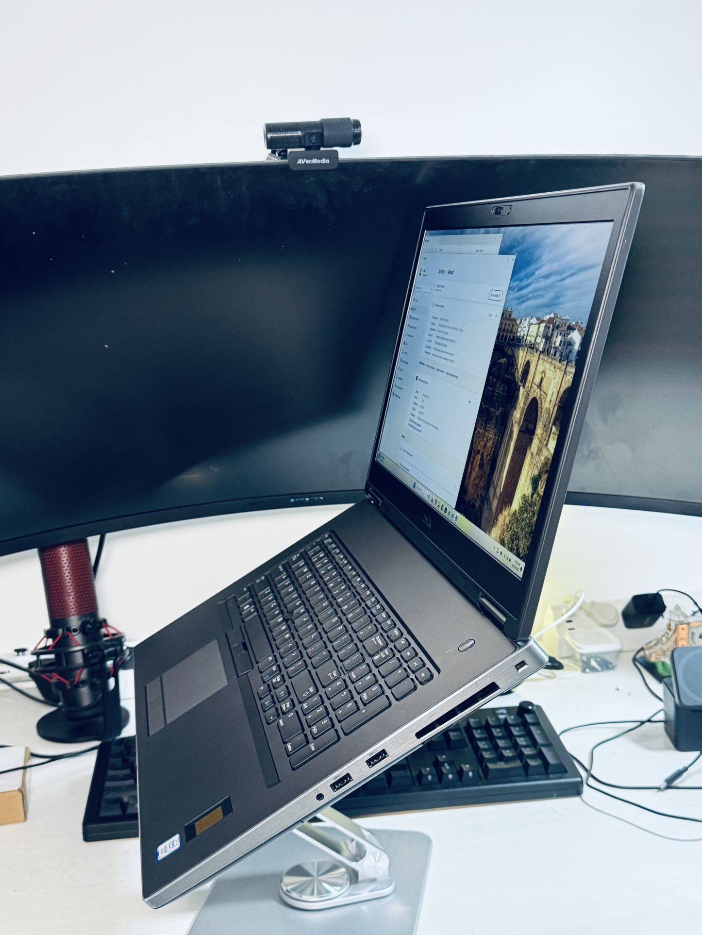 Dell Precision 7740 Xeon E-2276M 32GB RAM 1TB RTX4000 8GB. WIN 11 NB