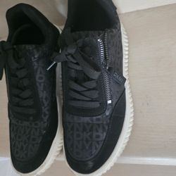 Sneaker EXCELENTE  Condition  Size 10