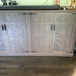 Large Dinning buffet table (like New)