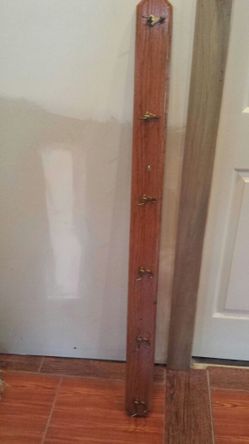 Wood hat rack