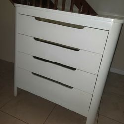 Chandler Drawer Chest