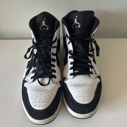 - Jordan 1 Mid White Black Reverse Panda Size 13 