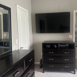 Dresser Set Of Two Including Mirror