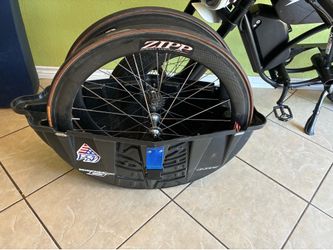 Carbon wheels road bike with case