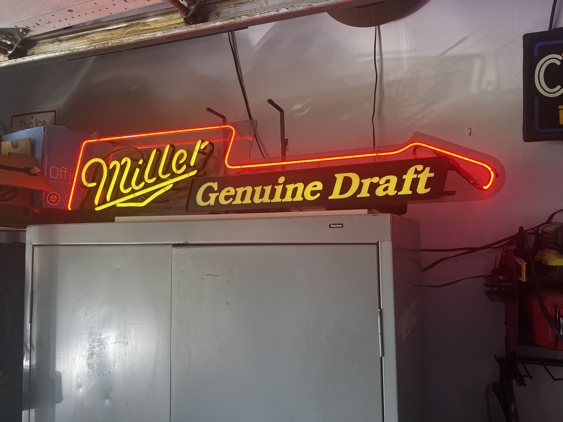 ミラー・ジェニュインドラフトのネオン管 MILLER GENUINE DRAFT BEER