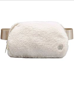 Lululemon Everywhere Fleece Belt Bag 1L Sherpa Cream Natural Ivory Trench EUC