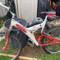 There are four used bicycles, the tires are lacking air and are in good condition, 35 each.
