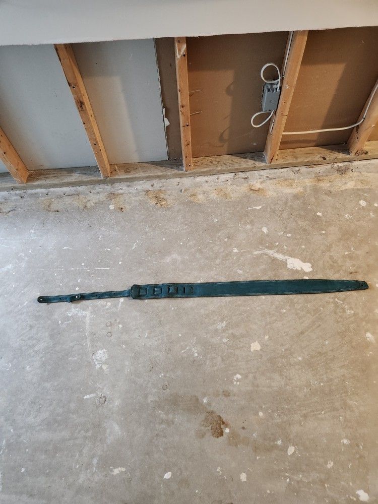 Nefelibata Green Leather Guitar Strap