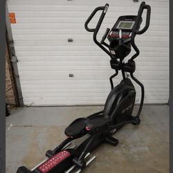 HUGE DISCOUNT!  SOLE E35 ELLIPTICAL (2016 Version). Great condition.