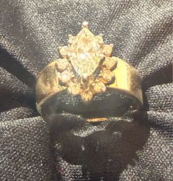14K Yellow Gold Ladies Cast Fashion Diamond Ring. Size 6