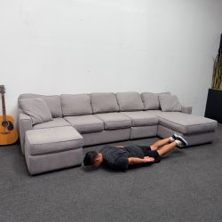 *Retails 2.4k* Jonathan Louis 4 pc Grey Sectional Couch - Amazing Condition - Modular, Can Deliverl