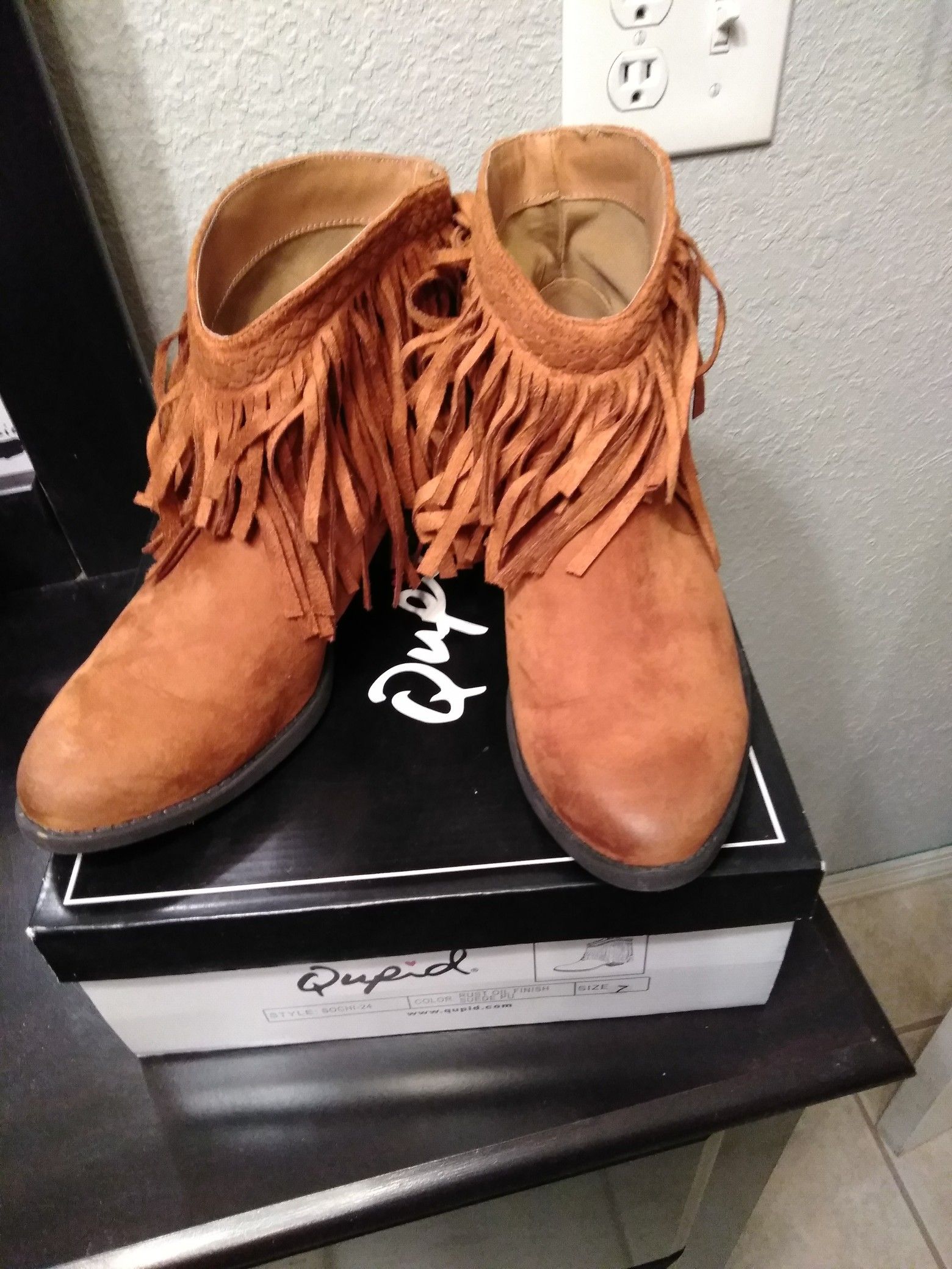 Rust colored boots, size 7