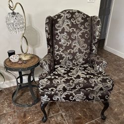 Elegant accent chair