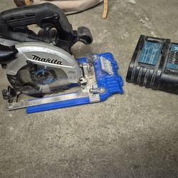 18 Volts Makita Circular Saw For Sale Works Strong Battery And Charger Include 