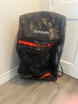 New Dakine Large Camo Wheeled Duffle bag