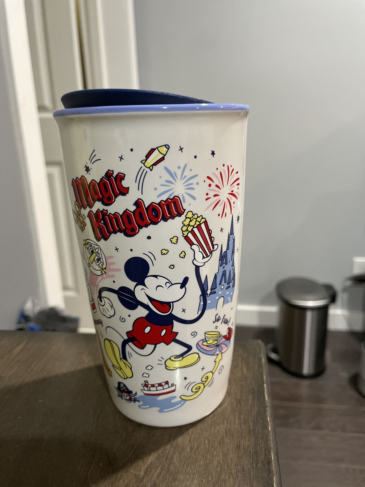 New Mickey Mouse and Minnie Mouse starbucks porcelain Tumblers 