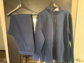 Men’s sweatsuit pants and sweater size extra large