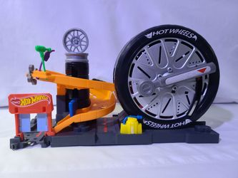 Hot Wheels City Super Spin Tire Shop (FNB17)