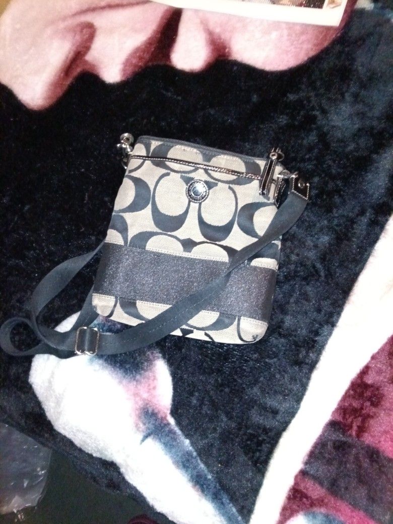 COACH POCKET BOOK