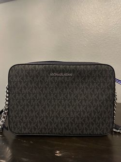 Michael Kors Signature Crossbody Bag – Like New