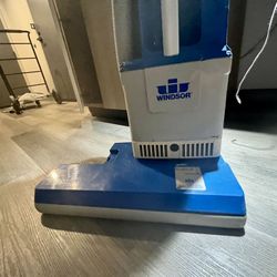 14 Commercial Vacuums $180 Windsor versamatic 18