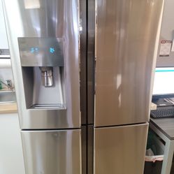 RF32FMQDBSR French Door Samsung  Refrigerator with Triple Cooling, 31.8 cu.ft
