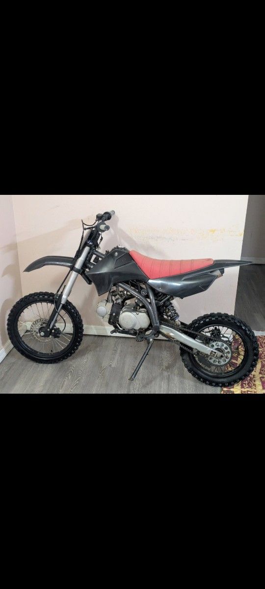 2020 125cc Dirt Bike Ready To Go 700 Cash Tampa By Busch Gardens Only Thing Is No Back Brakes Fires Right Up Run It's Ready To Go