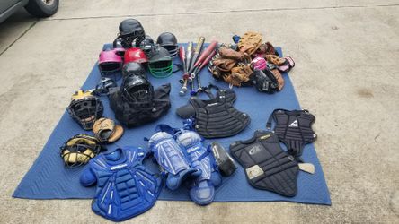 Adult Youth Baseball equipment, bat's gloves, helmets, bags, umpire, catcher, knee protectors etc.