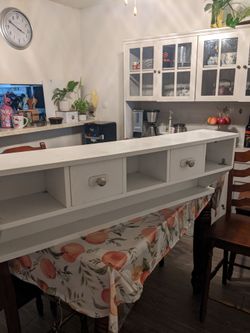 White shelf with 2 drawers