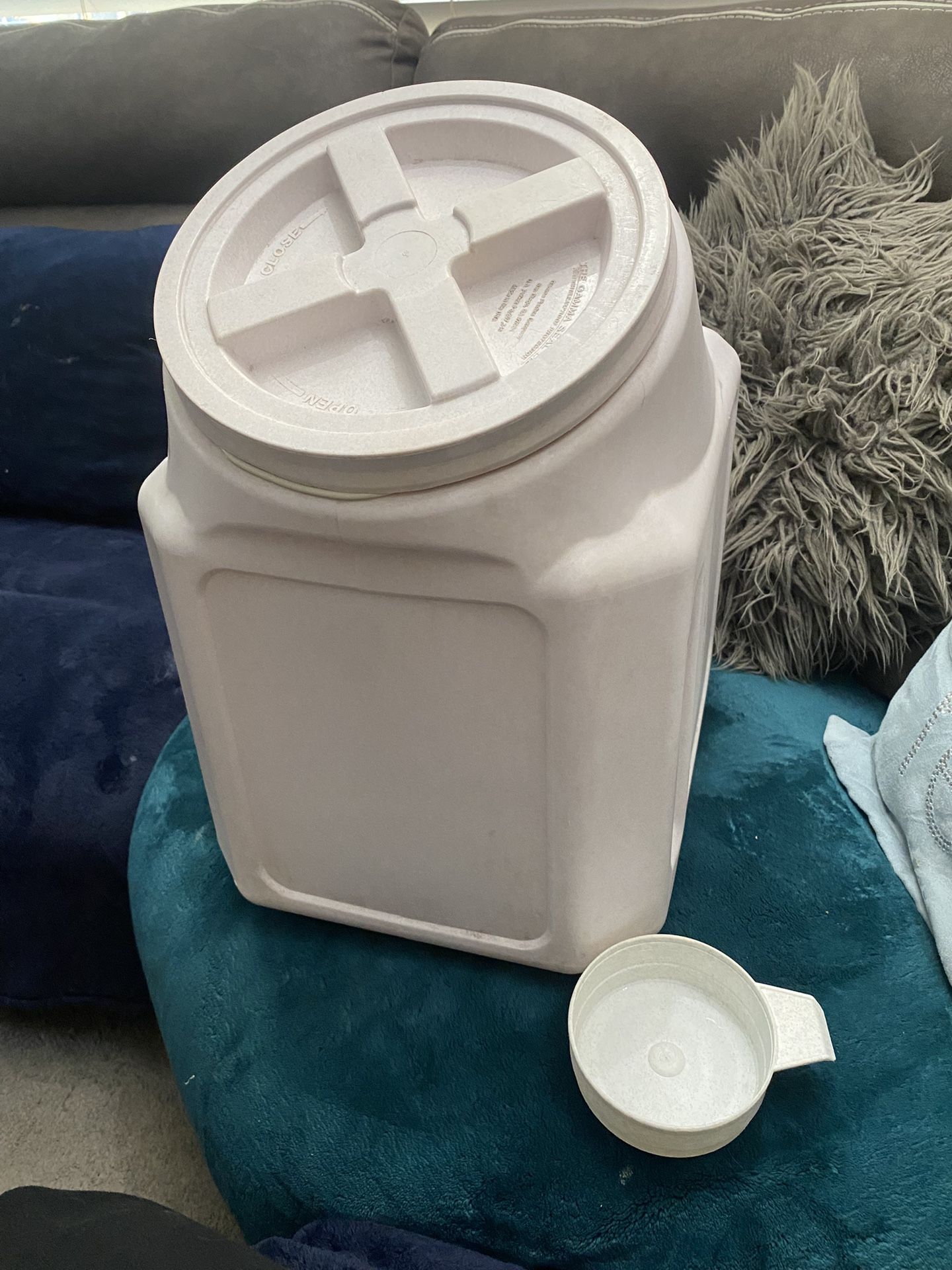 Container For Dog Food With Scoop … Fits A 40lbs Bag