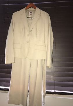 Ladies suit size 10 P