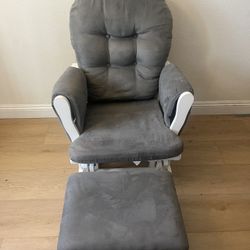 Rocking Chair With Rocking Footrest (Read Description)