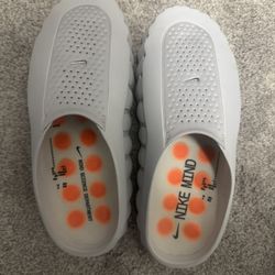 Nike Mind slides Size 12