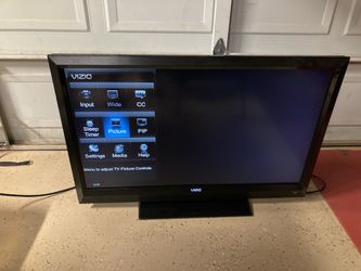 Vizio 42in TV with Remote