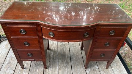 Desk/vanity