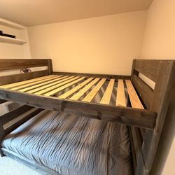 Full bed (s) : can be a bunk bed