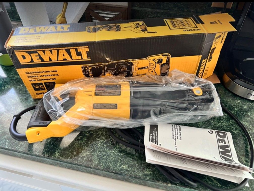 DEWALT 12amp/2,900 RPM Reciprocating Saw Corded (DWE305)