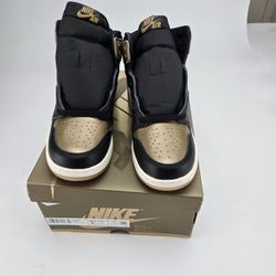 Jordan 1 Black Metallic Gold Size 6y 7.5w 5.5y 7w
