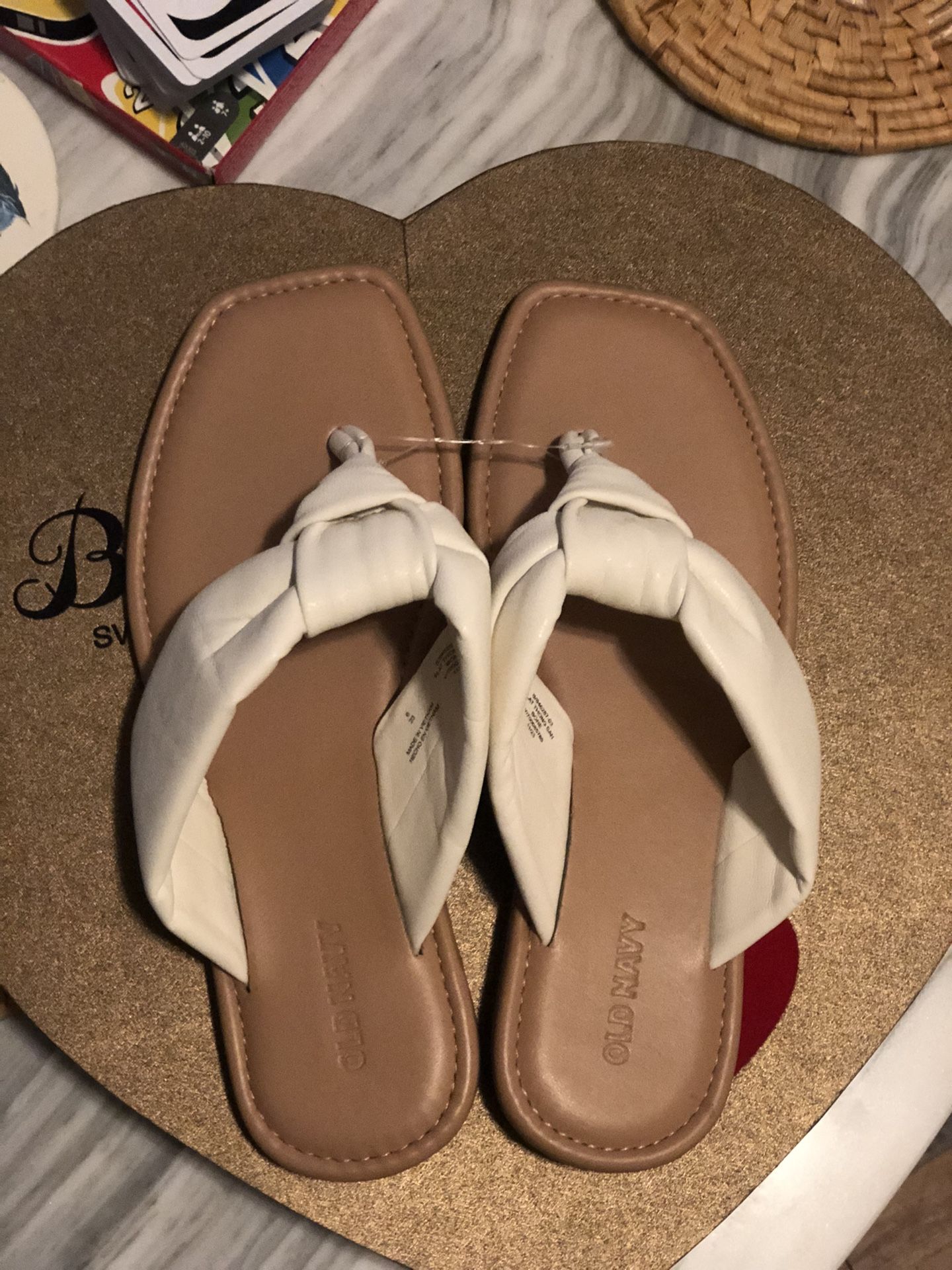 Old Navy, flat Thong San bone, shoe Size 6