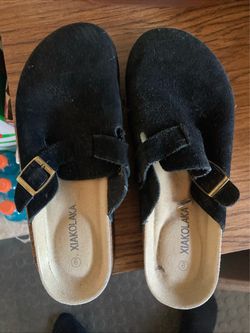 Xiakolaka Black Suede Buckle Clogs