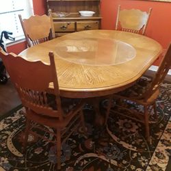 Dining Table/4 Chairs Very Nice! $150